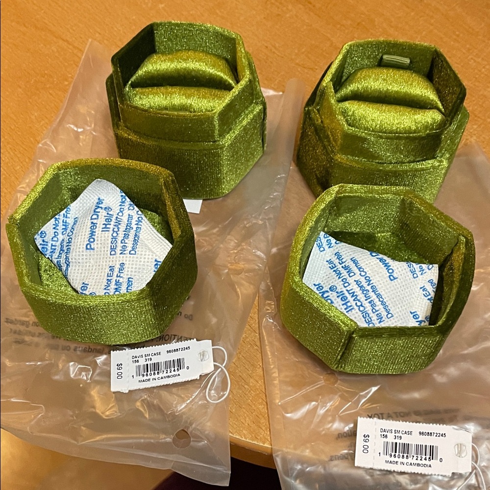 Kendra Scott Green Peridot Velvet Ring Box Set of TWO - Picture 2 of 7